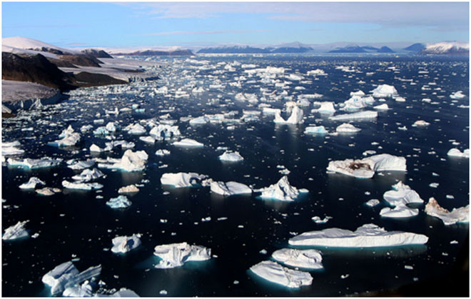 Κομματιασμένο παγόβουνο στο Κέιπ Γιορκ της Γροιλανδίας