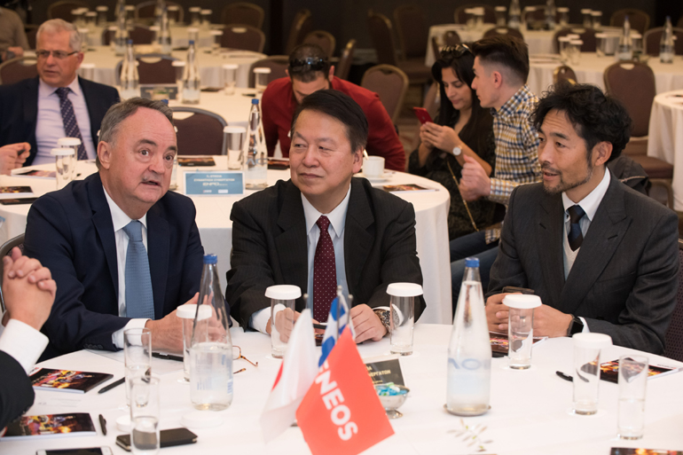 O πρόεδρος της ENPO Hellas Νίκος Διαμαντής (αριστερά) μαζί με τον Πρέσβη της Ιαπωνίας στην Ελλάδα Υasuhiro Shimizu (μέση) και τον πρόεδρο της ENEOS Europe Junichi Nakamura