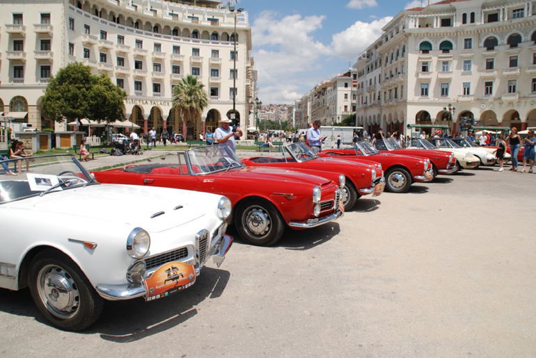 Κλασικές Alfa Romeo έκλεψαν την παράσταση στην πλατεία Αριστοτέλους στη Θεσσαλονίκη