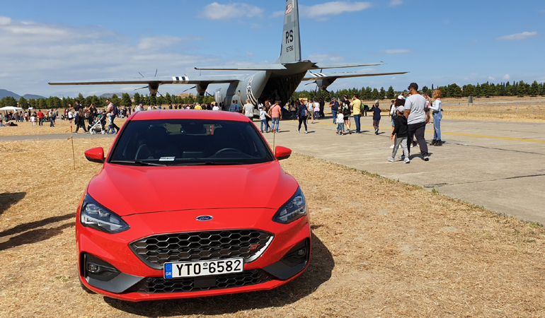 Η έκδοση ST του Ford Focus εφοδιάζεται με κινητληρα 2.3, αποδίδει 280 ίππους και κοστίζει 37.593 ευρώ...