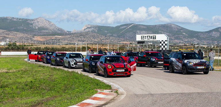 Όλα MINI. Όλα John Cooper Works...