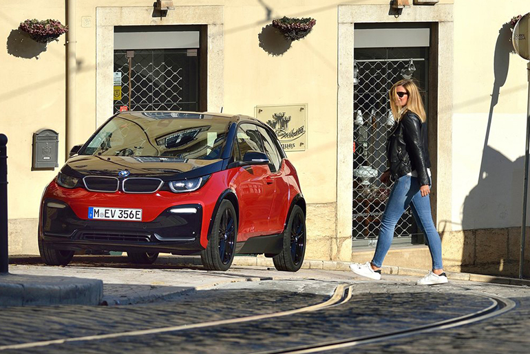 Το BMW i3 αναδείχτηκε το Νο1 σε ταξινομήσεις αμιγώς ηλεκτρικών αυτοκινήτων