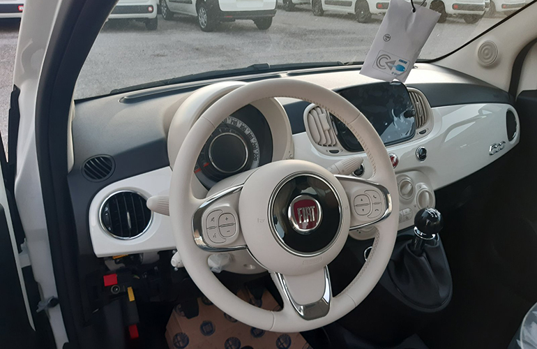 Το εσωτερικό του Fiat 500