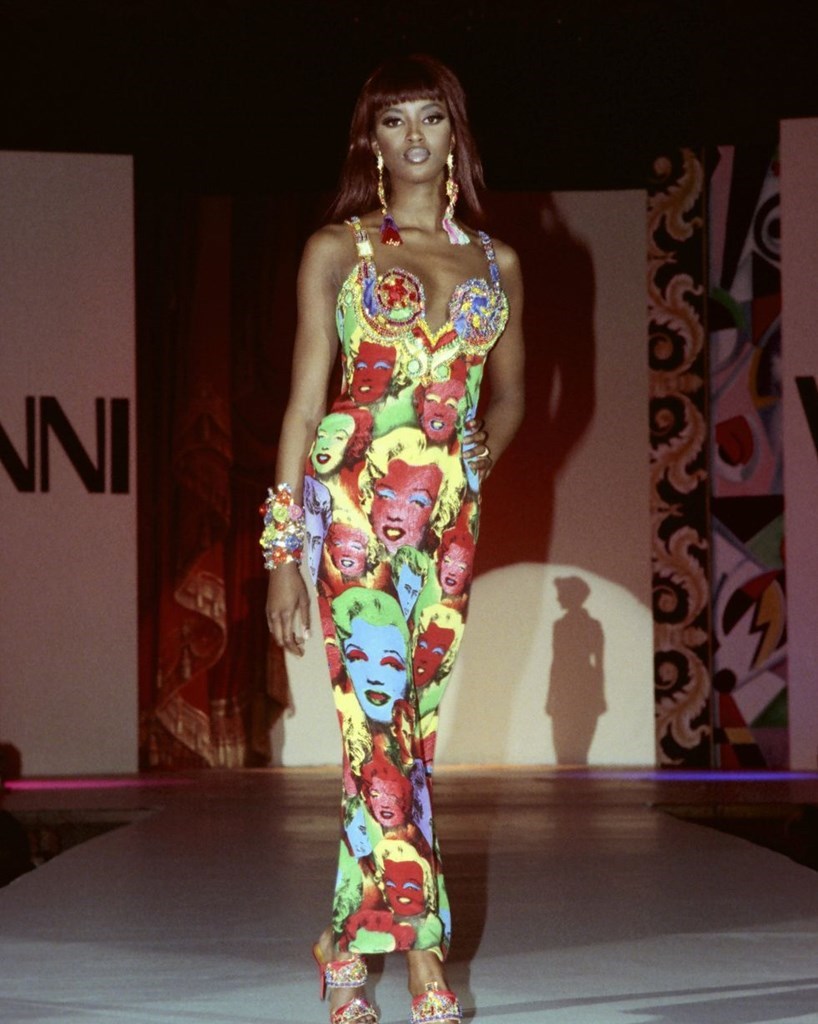 H Naomi Campbell στην επίδειξη μόδας του οίκου Versace το 1991 στο Los Angeles