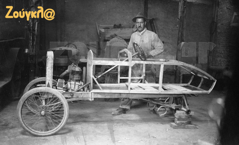 Ο Νίκος Θεολόγος στο εργοστάσιό του με ένα από τα αυτοκίνητα που κατασκεύασε…