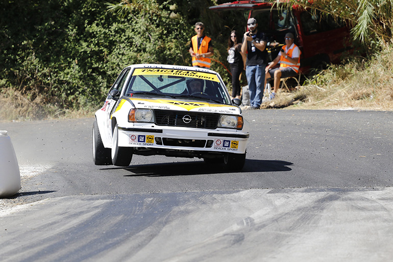 Ο Λεωνίδας Τσαγγαράς Opel Ascona 400.