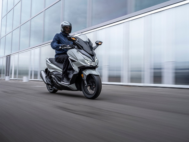 Premium scooter χαρακτηρίζει η Honda το Forza και δεν έχει άδικο.