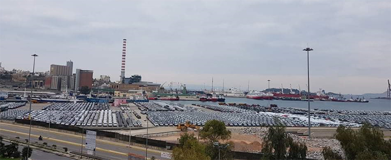 Χιλιάδες αυτοκίνητα στη λιμάνι του Πειραιά
