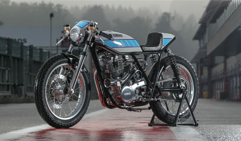 Ένα από τα "πειραγμένα" SR400 του Yard Build της Yamaha. 