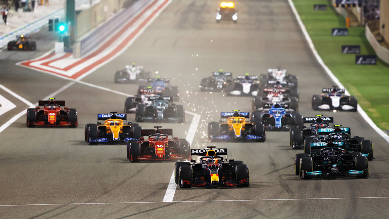Hamilton και Verstappen οδηγούν την κούρσα σε όλα τα επίπεδα.