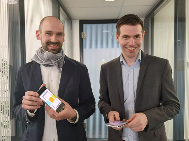 Από αριστερά: Martin Sprengseis-Kogler, Managing Partner στη bluesource; Georg Hanschitz, Επικεφαλής Ανάπτυξης Οικολογικών Συσκευών, Huawei Consumer Group Αυστρίας