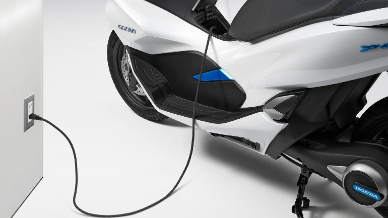 Το Honda PCX Electric είναι από τα πρώτα στάδια εξέλιξης των ανταλλακτικών μπαταριών.