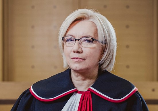 Η πρόεδρος του πολωνικού Συνταγματικού Δικαστηρίου Γιούλια Πζελέμπσκα