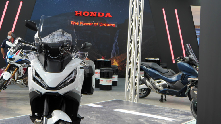 Εντυπωσιακό το περίπτερο της Honda με άφθονα μοντέλα για όλα τα γούστα.