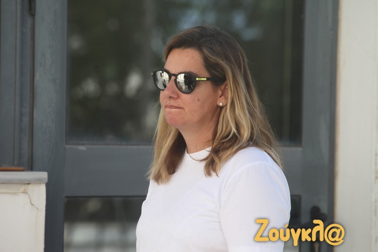 Στα δικαστήρια βρέθηκε η Σοφία Μπεκατώρου, η γυναίκα που άνοιξε τον «ασκό του αιόλου» για το κίνημα #metoo