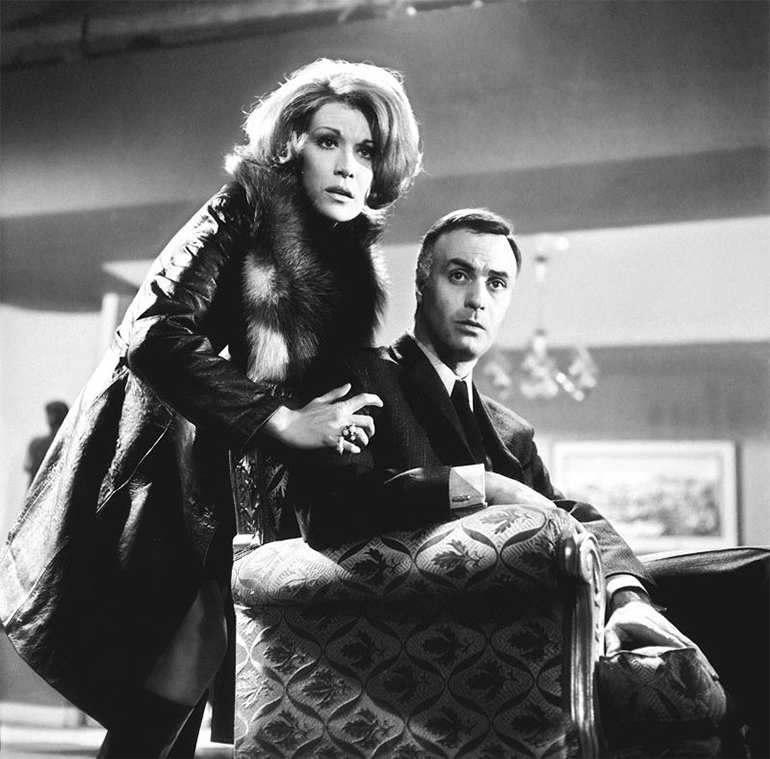Η Μαίρη Χρονοπούλου με τον Ανδρέα Μπάρκουλη στην ταινία «Όταν η πόλις πεθαίνει» (1969)