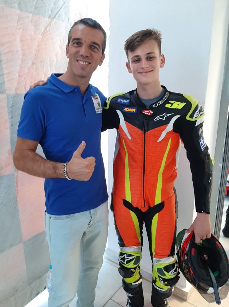 Με τον οδηγό MotoGP Alex De Angelis με την ομάδα του οποίου συζητά για Ιταλικό Πρωτάθλημα το 2023!