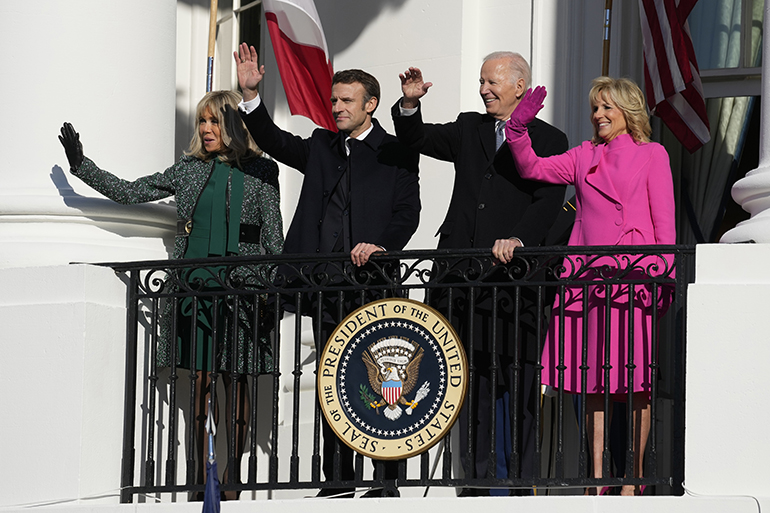 Οι δύο πρόεδροι και οι σύζυγοί τους στον Λευκό Οίκο.