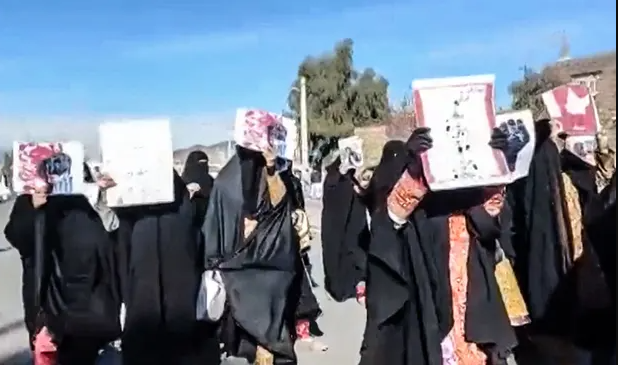 Γυναίκες στη συντηρητική περιοχή του Ιράν συμμετέχουν στις διαδηλώσεις της Μαχσά Αμινί