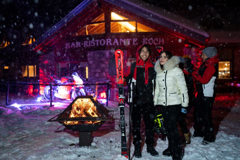 Enea Bastianini και αρραβωνιαστικιά Alice, έτοιμοι για νυχτερινό σκι