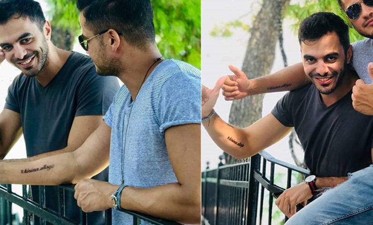 Το 2018 ο Σπύρος Καρανικόλας με τον Μανώλη Χριστοδουλάκη έκαναν στο χέρι τους τατουάζ  το όνομα του Κινήματος Αλλαγής