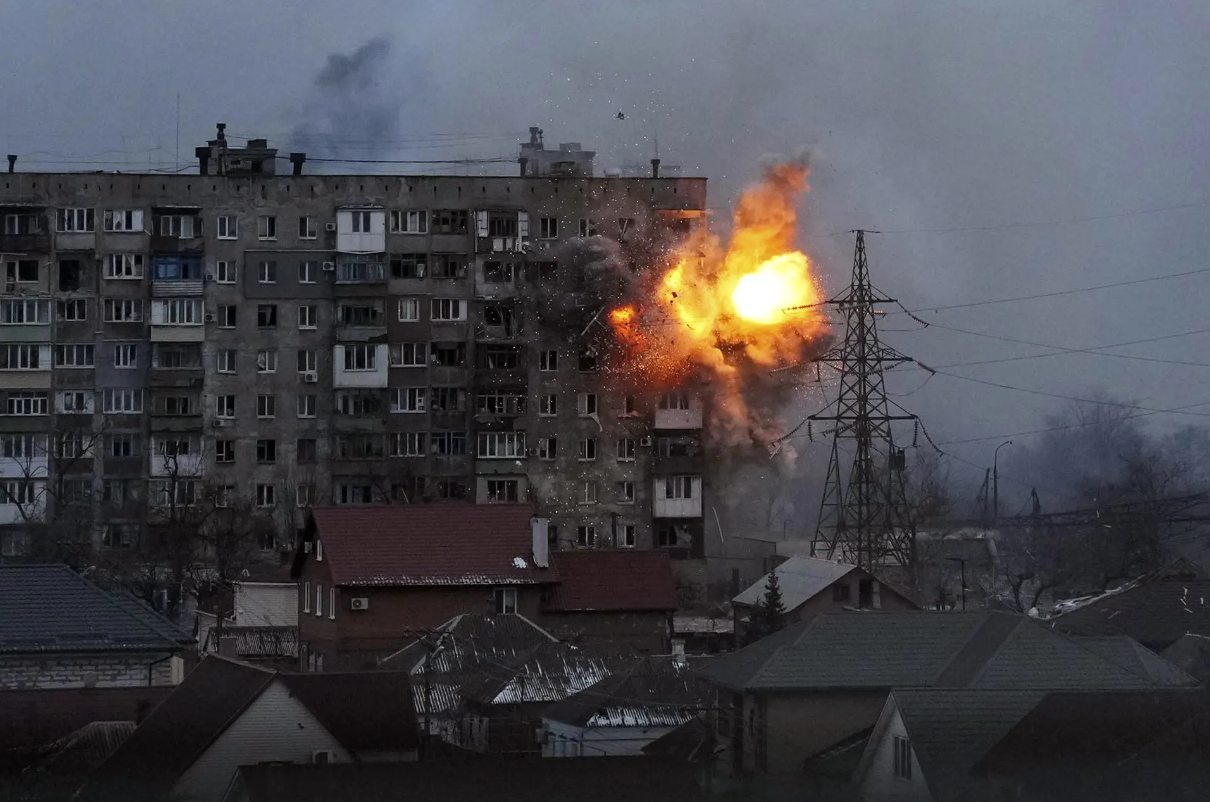Έτσι ξαφνικά, με μια έκρηξη την ώρα που βρίσκονταν στα σπίτια τους εκατοντάδες άνθρωποι έχασαν την ζωή τους στην Ουκρανία.
