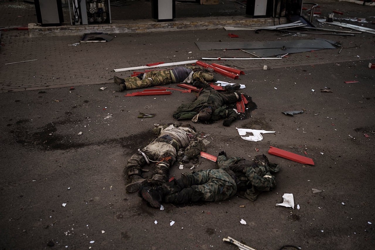 Νεκροί Ρώσοι στρατιώτες τοποθετημένοι σε σχήμα Ζ έξω από το Χάρκοβο