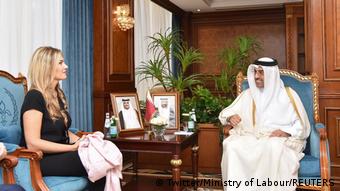 Η Εύα Καϊλή σε συνάντηση με τον υπουργό Εργασίας του Κατάρ τον περασμένο Οκτώβριο