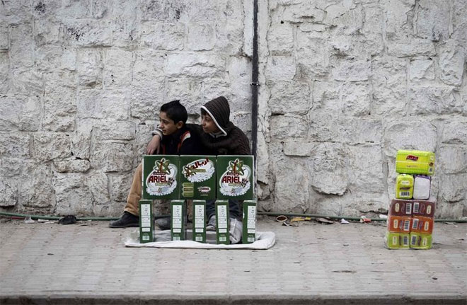 Χαλέπι, 1 Δεκεμβρίου. Μικροπωλητές πωλούν την πραμάτια τους σε μία συνοικία της πόλης