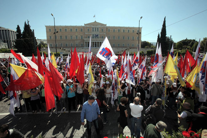 Η συγκέντρωση του ΠΑΜΕ στην πλατεία Συντάγματος