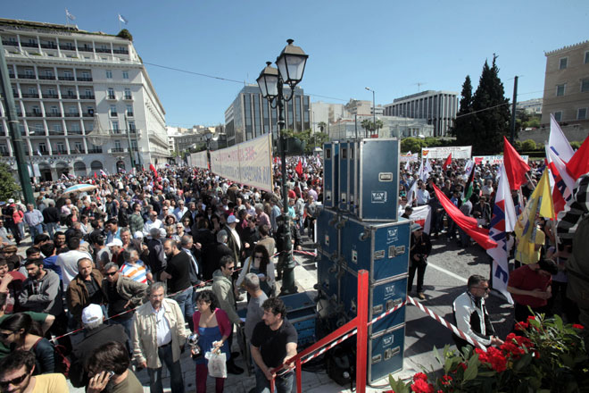 Η συγκέντρωση του ΠΑΜΕ στην πλατεία Συντάγματος