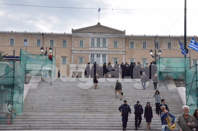 Προετοιμασίες για τη μαθητική παρέλαση