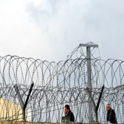 Τα συρματοπλέγματα στις φυλακές Τρικάλων