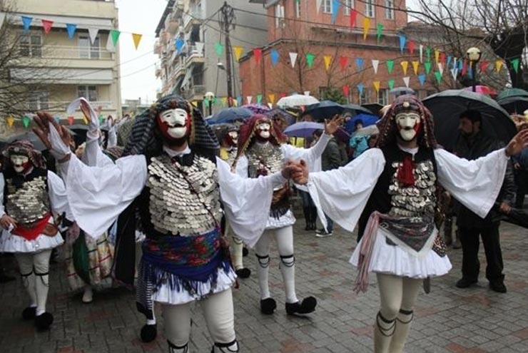 «Γενίτσαροι και Μπούλες» παρά τον άστατο καιρό στη Νάουσα