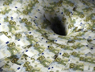 Άσμουσεν: Έως και 6 δισ. ευρώ η τρύπα για το 2014