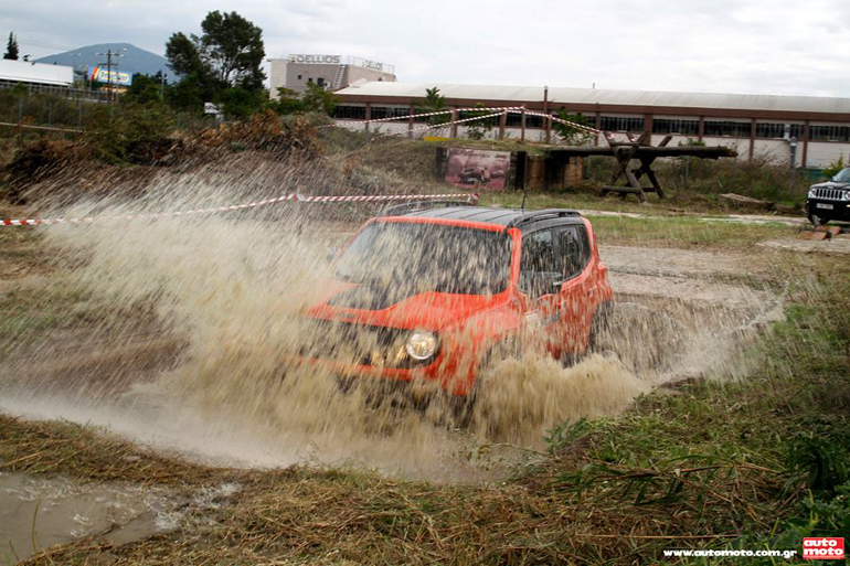 Δεν.. βρέχει. Απλά περνά το νέο Jeep Renegade!