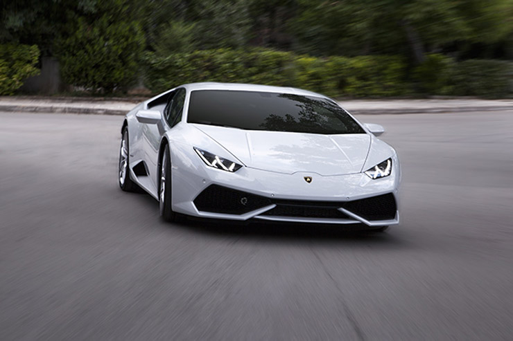 Μπορεί η νέα Huracan με τους 610 ίππους να είναι ένα super car αλλά χωρίς υπερβολή είναι πολύ άνετη ακόμα και για καθημερινή χρήση!!!