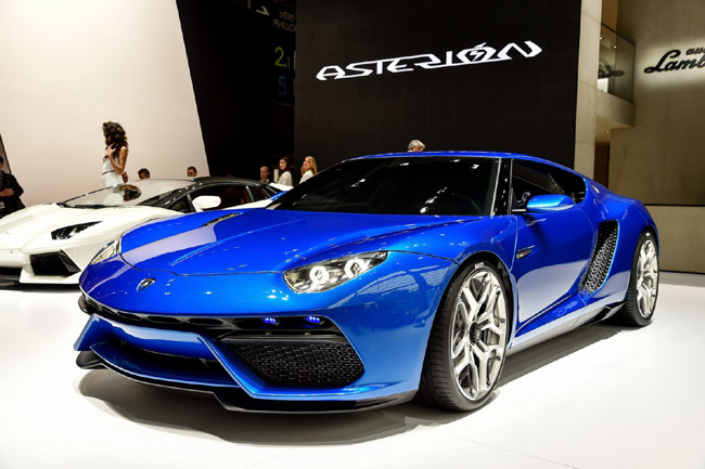 Η πρωτότυπη Lamborghini Asterion είναι ένα υβριδικό super car που εφοδιάζεται με κινητήρα V10 5.2 λίτρων αλλά και ηλεκτροκινητήρα με μέγιστη απόδοση τους 510 ίππους. Σύμφωνα με τους Ιταλούς μπορεί να επιταχύνει από στάση στα 100 χλμ./ώρα σε 3 δευτερόλεπτα ενώ η τελική αγγίζει τα 320 χλμ./ώρα. Επίσης, μπορεί να κινηθεί μόνο με ηλεκτρική ενέργεια αν το όχημα δεν ξεπερνά τα 50 χλμ./ώρα. 
