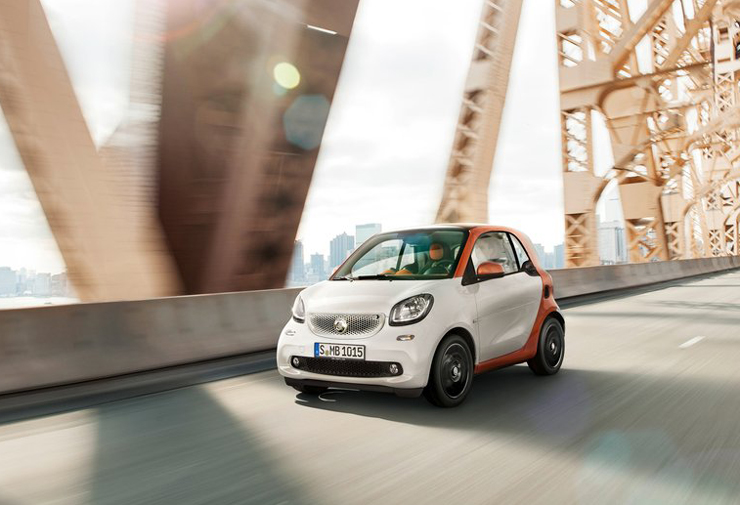 Το Smart Fortwo είναι το αυτοκίνητο που άλλαξε τα δεδομένα στις καθημερινές μας μετακινήσεις. Αυτή είναι η 3η γενιά που είναι ήδη διαθέσιμη στην ελληνική αγορά...