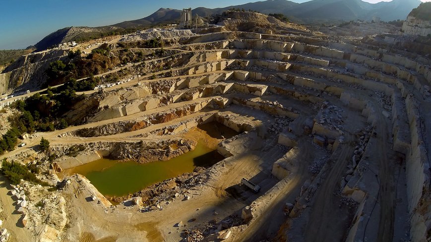 Αυτή είναι μία εικόνα από τα λατομεία Διονύσου...