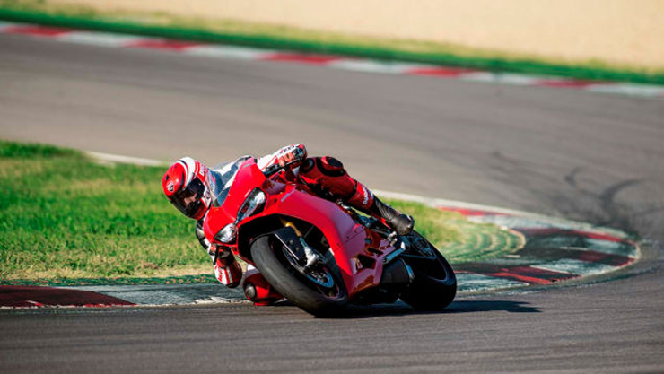 Η κορυφαία superbike Ducati Panigale ξεκινά από τα 17.950 ευρώ και φτάνει μέχρι τα... 37.500 ευρώ!