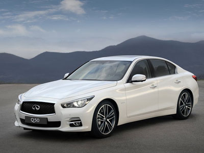 Με δίλιτρο κινητήρα της Mercedes το Infiniti Q50