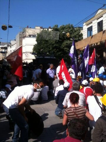 Διαδηλωτές στην Κων/πολη - Ώρα 16.30